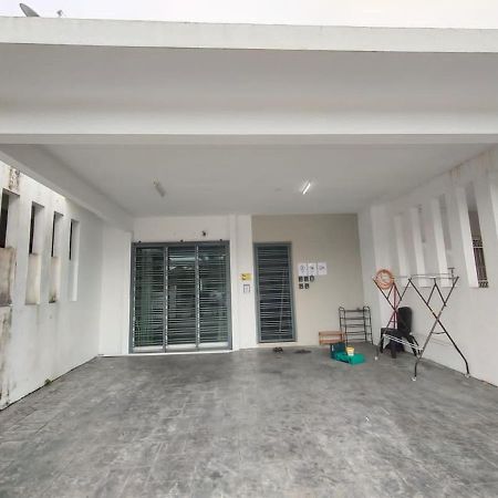 Karak Indah Homestay Esterno foto